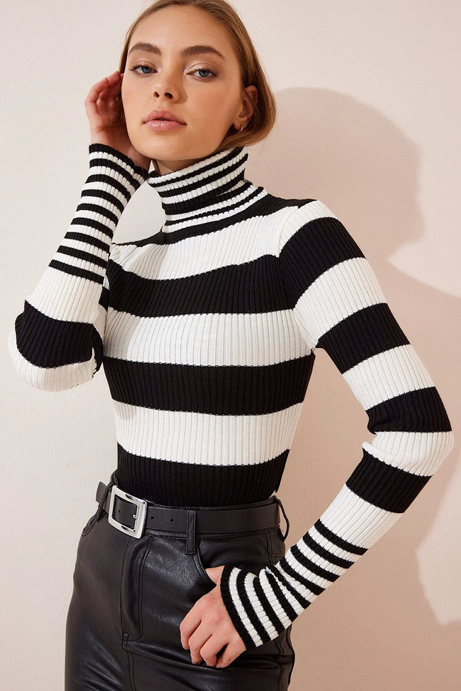 UNICORN Women's sweater black and white s m